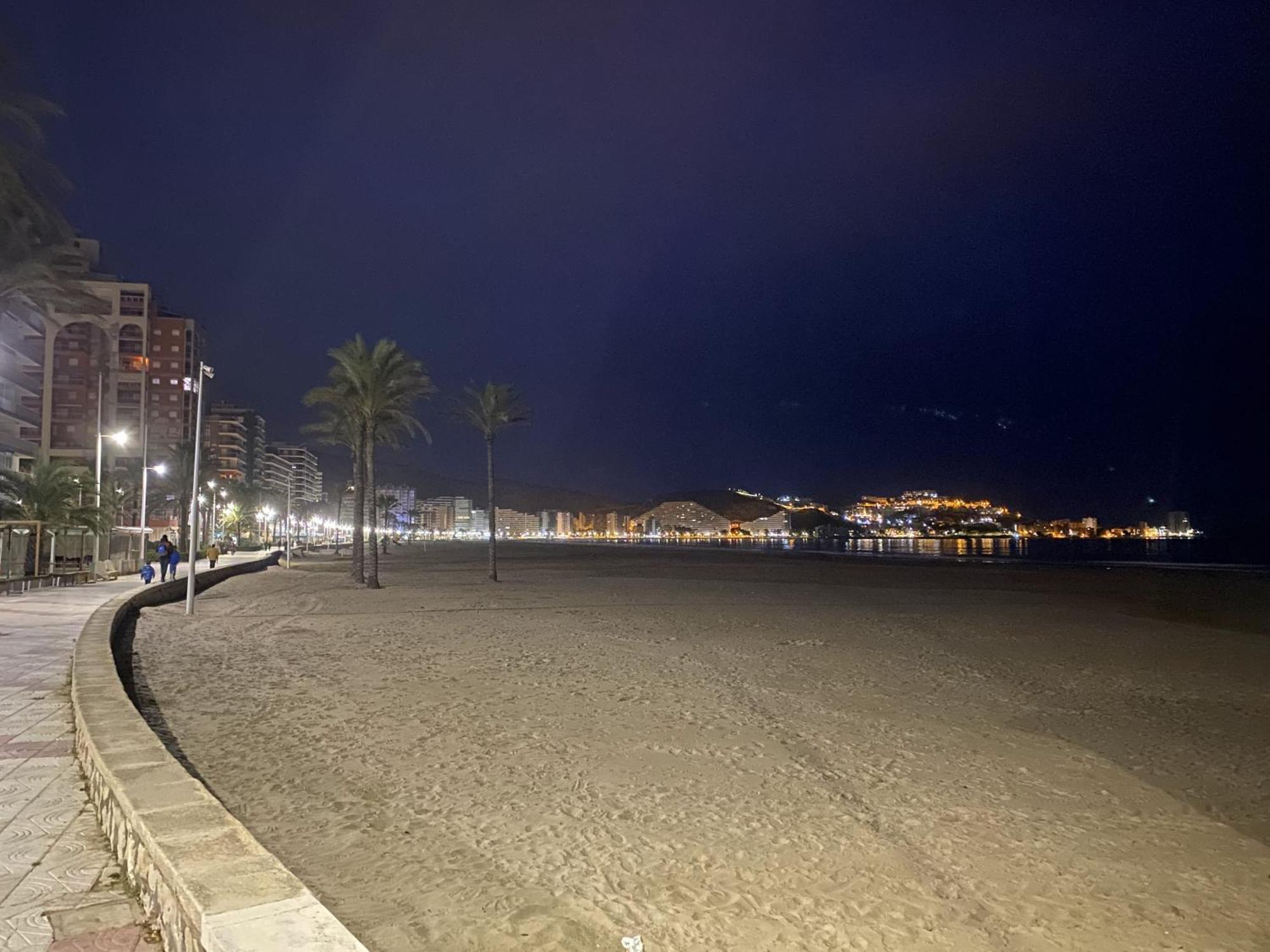 Beachfront And Cozy Apartment Cullera Esterno foto